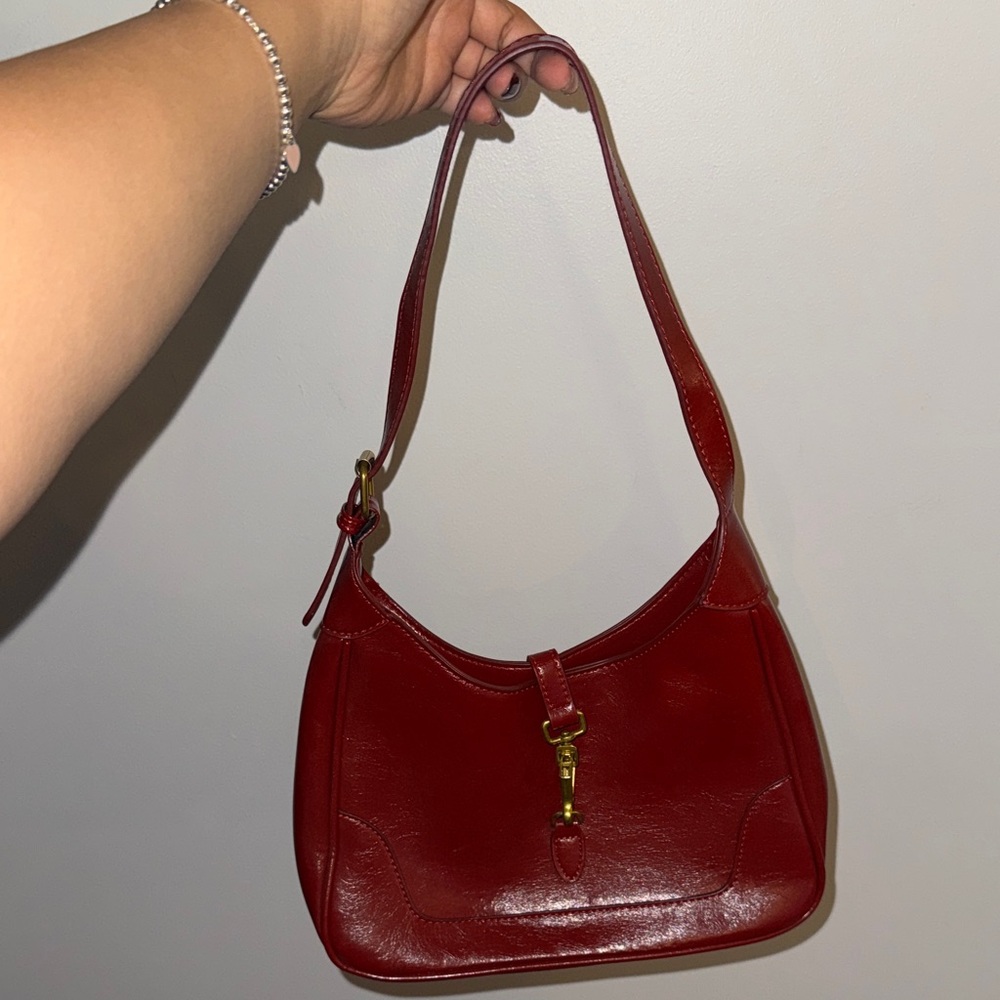 Elegant Red Leather Shoulder Bag